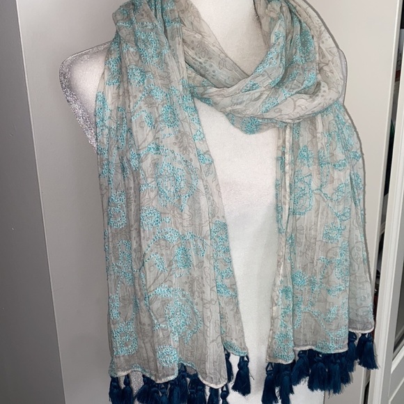 American Eagle White Gray Teal Embroidered Whimsical Wild Flowers Tassels Scarf - Picture 6 of 17